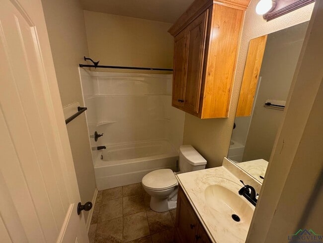 Building Photo - 133 Summer Creek Dr