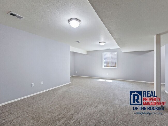 Building Photo - Beautiful, Well-Maintained Ranch Home in S...