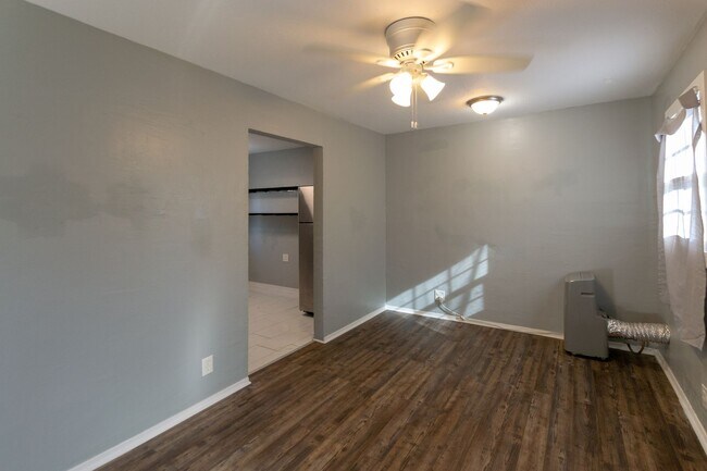 Building Photo - Charming 2-Bed, 1-Bath Home in South Oklah...