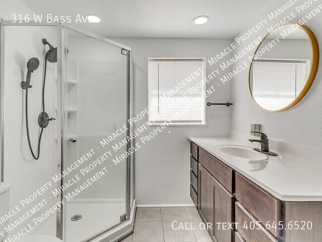 Building Photo - 316 W Bass Ave