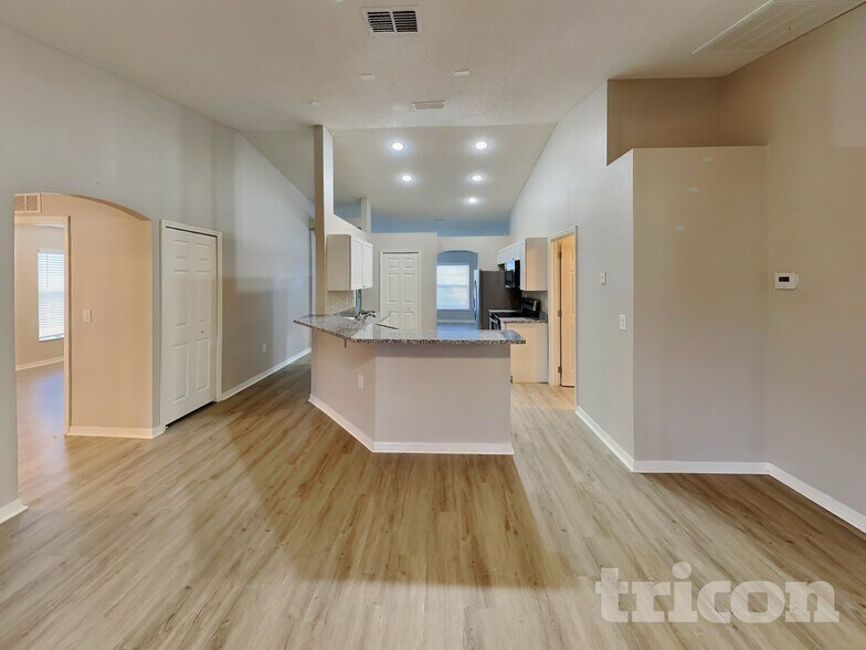 Building Photo - 102 Milton Pl