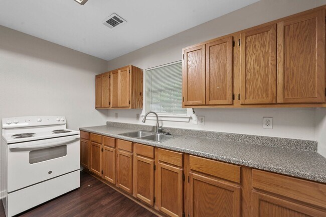 Building Photo - Lovely Home in the Heart of McKinney, TX 2...