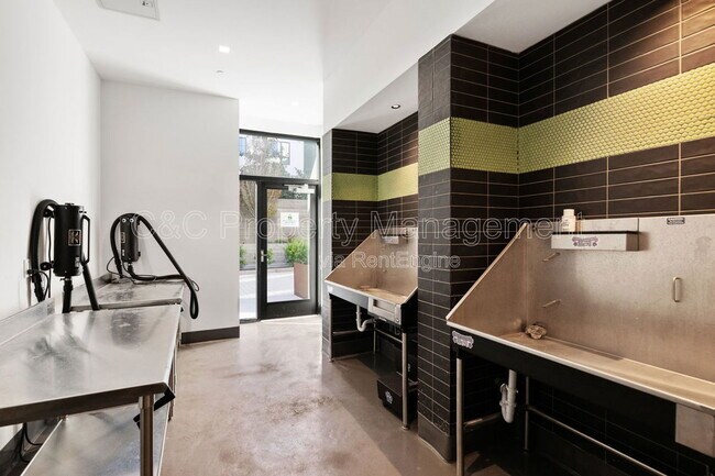 Building Photo - 52 Kirkwood Ave