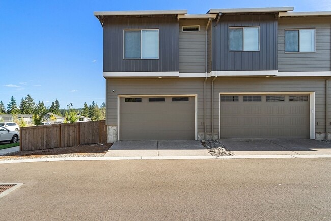 Building Photo - 2022 - Plenty of upgrades !  Access to Pool + Amenities. AC on Main, Walking trails, Nice End uni...