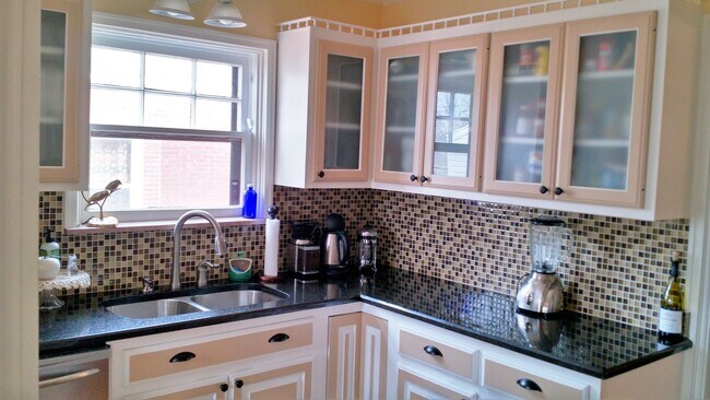 Building Photo - 840 S Knoxville Ave