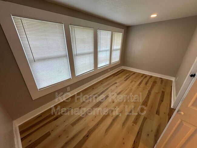 Building Photo - 4010 S Benton Ave