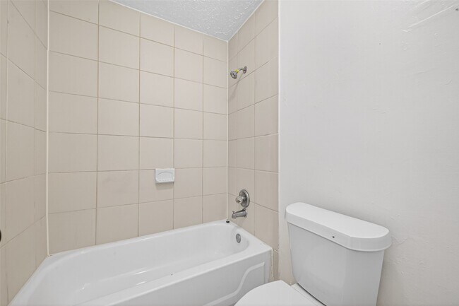 Building Photo - 2310 Woodwind Dr