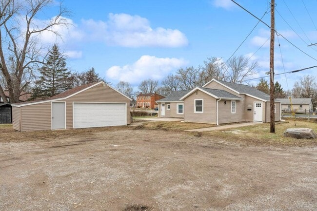 Primary Photo - 8450 S Mann Rd