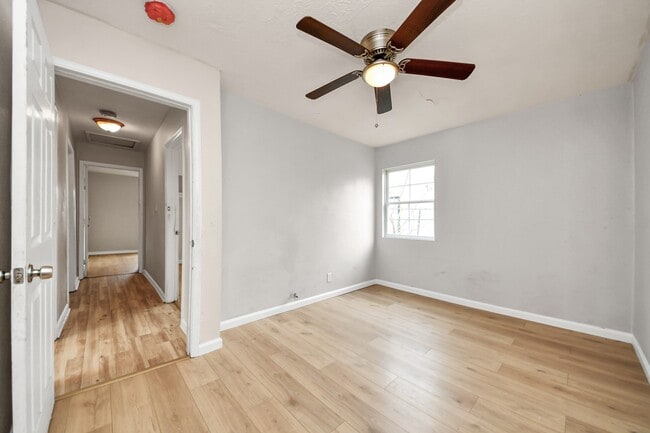 Building Photo - 10506 Sierra Dr