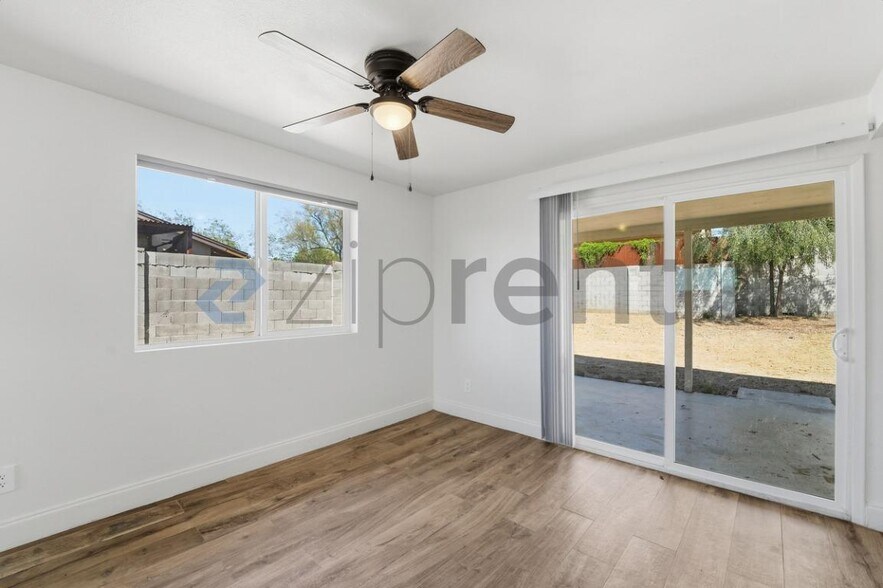 Building Photo - Unit