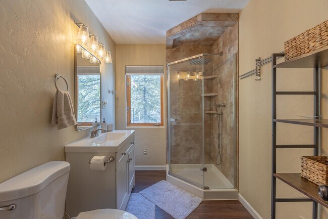 Building Photo - 1810 Shenandoah Dr