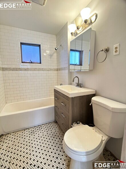 Building Photo - 82 Beechcroft St