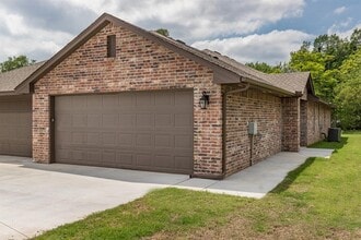 Building Photo - 437 Chalk Hill Ct