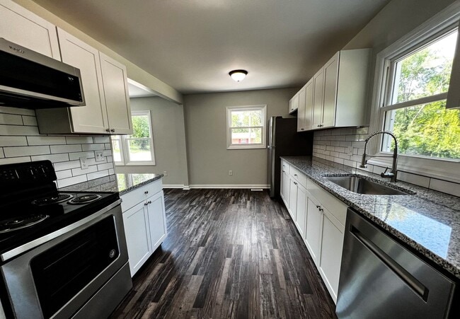 Building Photo - Brand New High Point 2 Bed, 1 Bath with Bo...