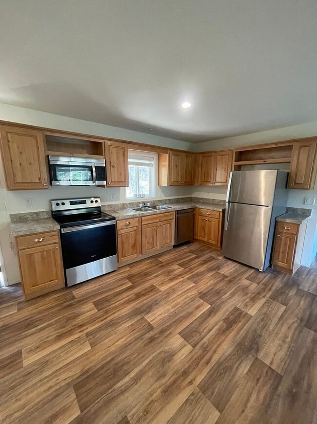 Building Photo - Home with a View! *MOVE IN SPECIAL*