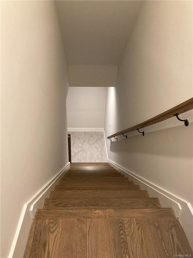 Building Photo - 3B Sterling Ave