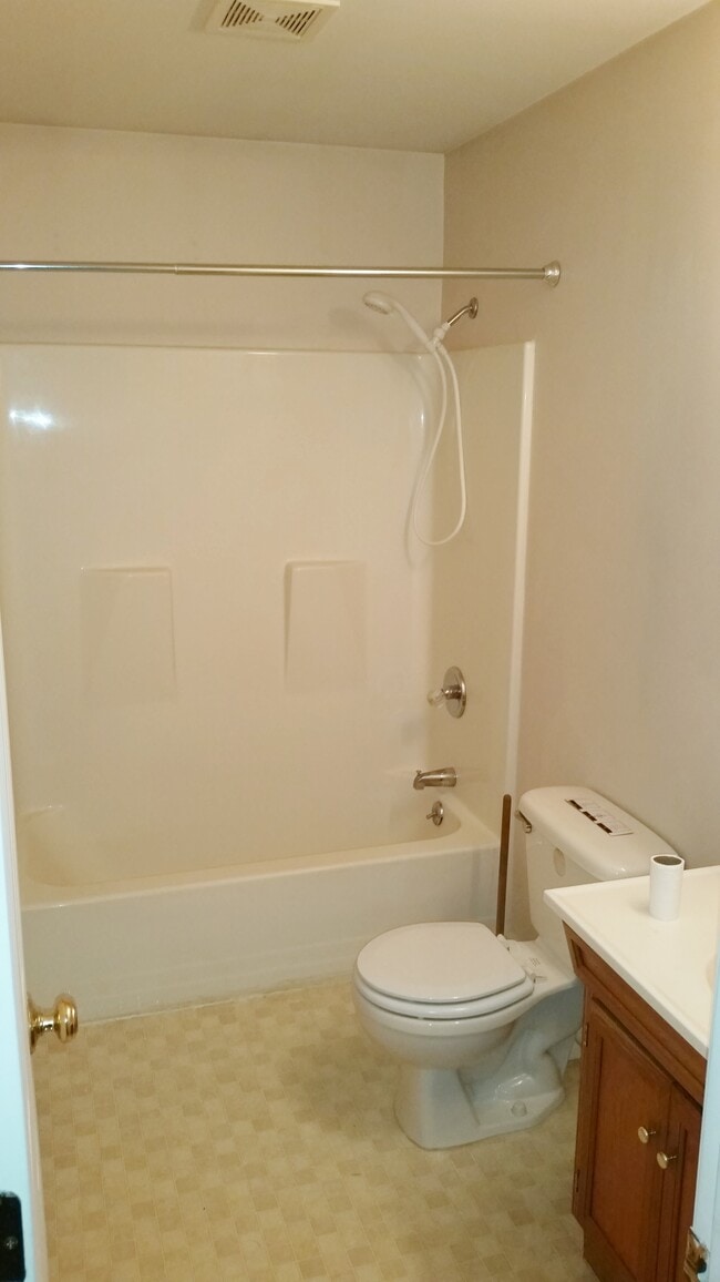 shower - 925 County Rte 29