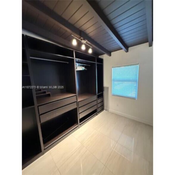 Building Photo - 4910 SW 98th Avenue Rd