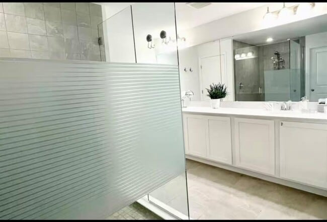 Building Photo - 1844 Sanibel Dr