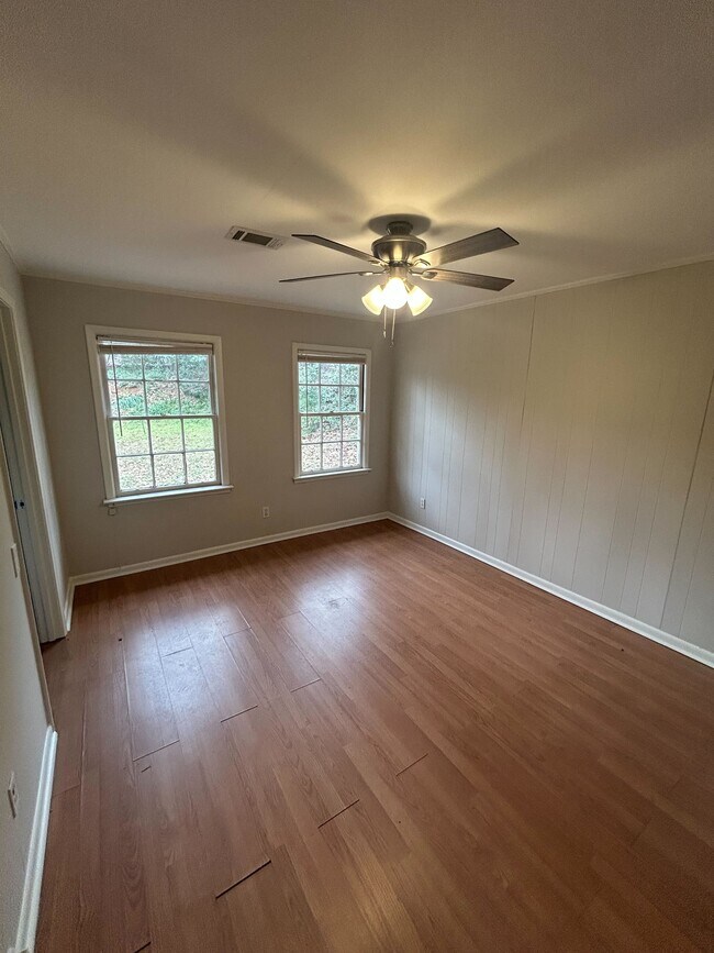 Building Photo - 3575 N Wareingwood Dr