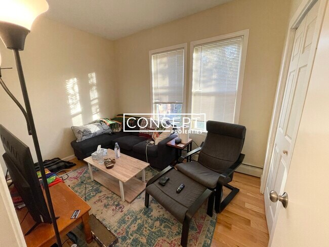 Building Photo - 8 Bickford Ave