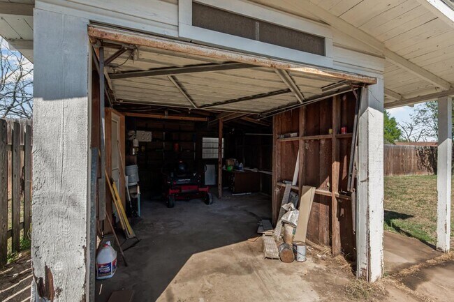 Building Photo - 207 S Temple St