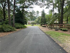 Building Photo - 4079 Pine Valley Rd