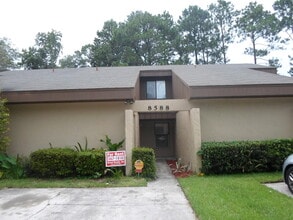 Building Photo - 2 bedroom 2 bath townhouse located need NS...