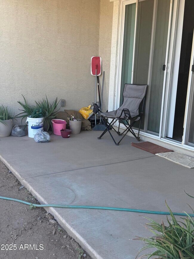 Building Photo - 37918 W Santa Monica Ave