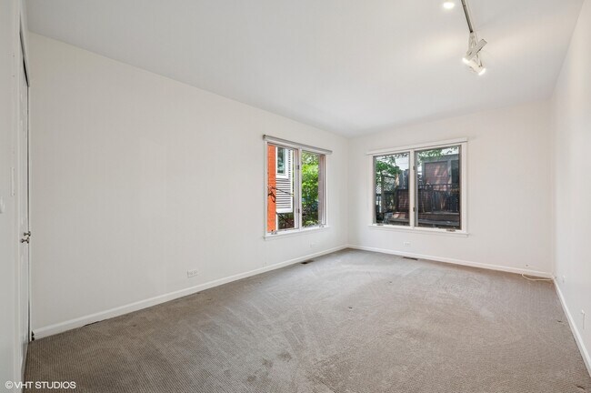 Building Photo - 636 W Schubert Ave
