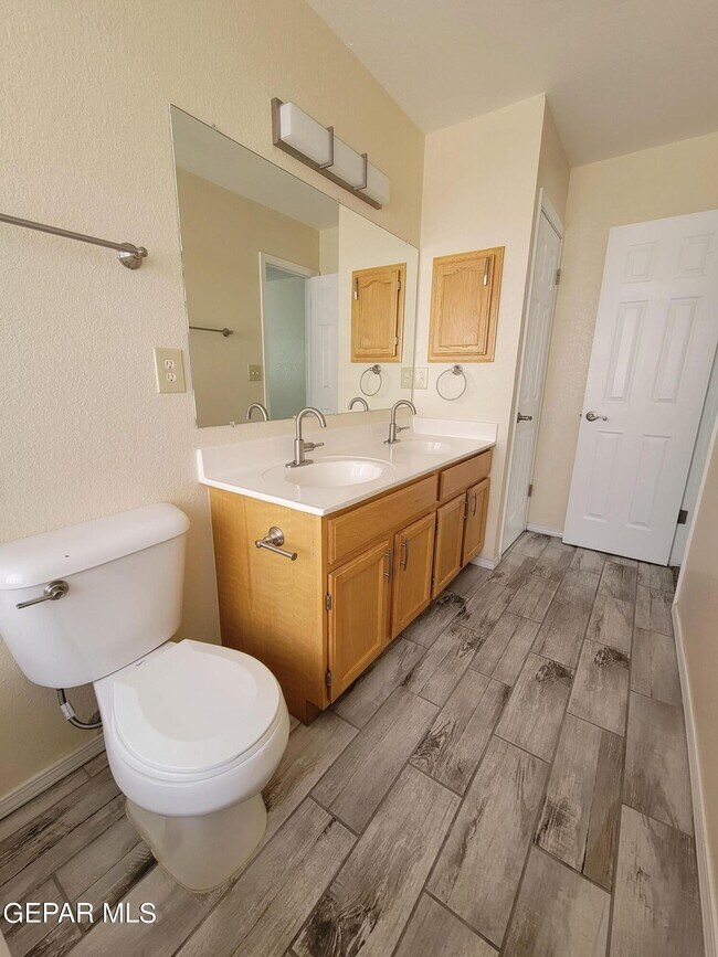 Building Photo - 14044 Peter Noyes Dr