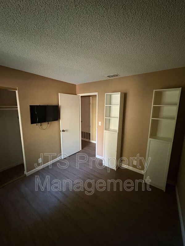 Building Photo - 6913 Navarro Ct