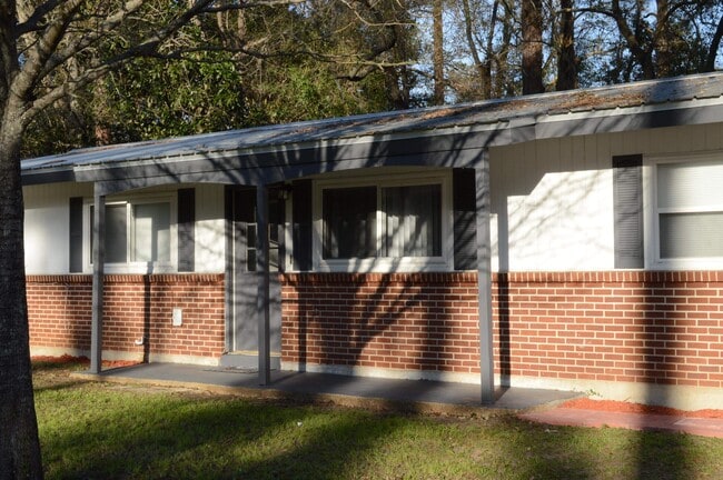 Building Photo - 411 Cambridge Dr
