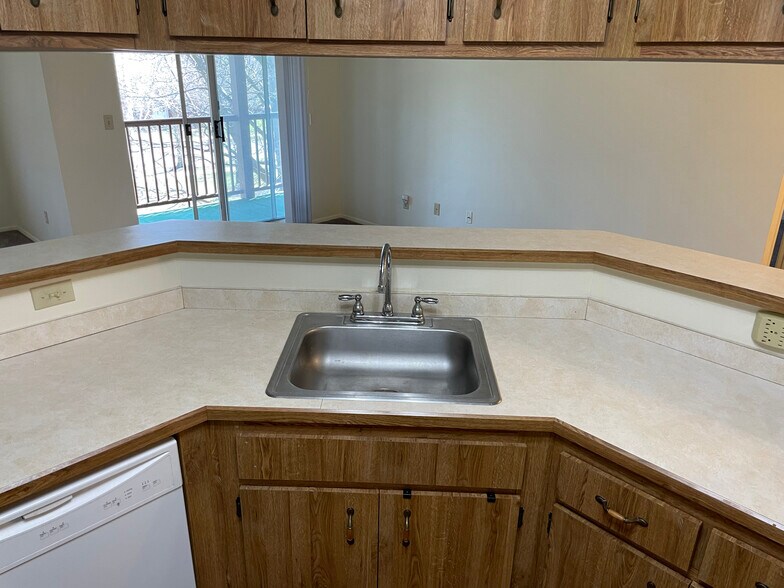 Building Photo - 1150 Tollis Pky
