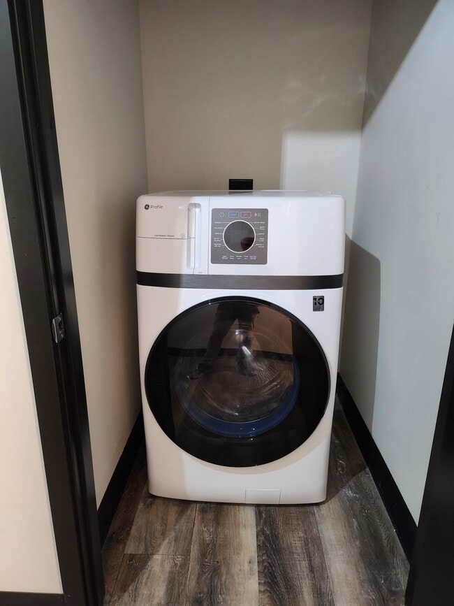 Building Photo - 200 W College Ave