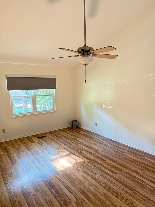 Building Photo - Spacious 3BR Home with Fenced Yard & Outdoor Living in Prime Location!