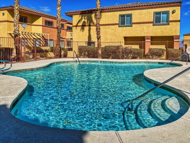 Building Photo - 2 BDR / 2.5 BATH SPACIOUS HOME