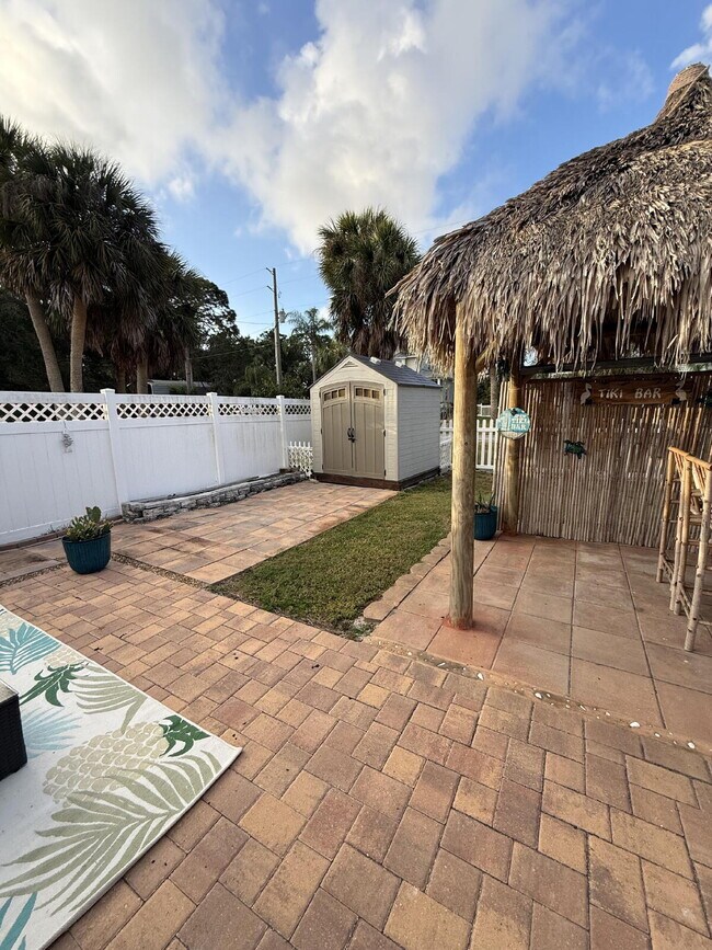 Building Photo - 6814 Driftwood Dr