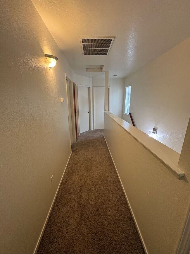 Building Photo - 2 story house in NW Visalia Available Now