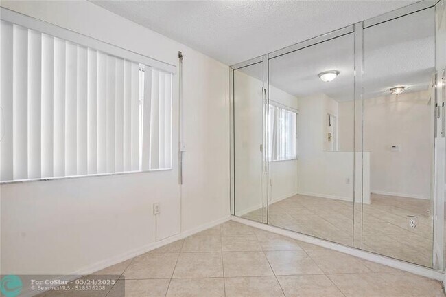 Building Photo - 7866 Trent Dr