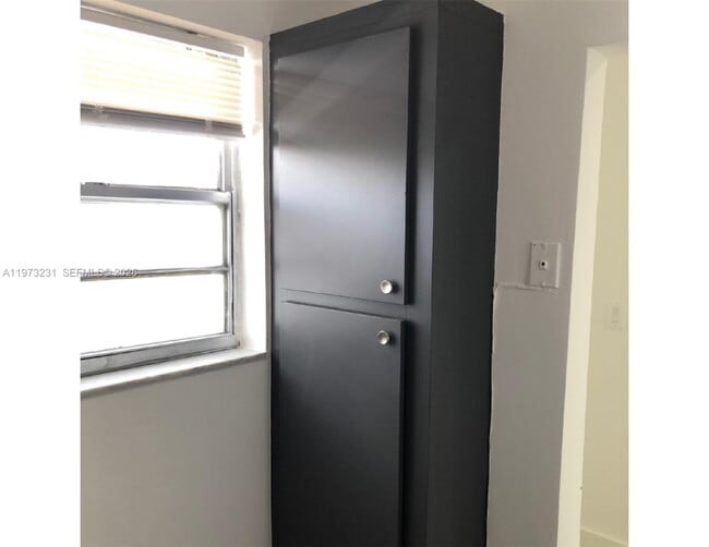 Building Photo - 17255 SW 95th Ave