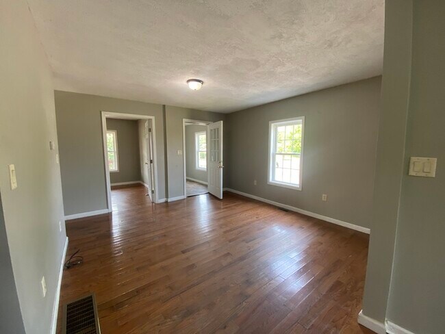 Building Photo - Gorgeous 3/4 bedroom 3 bath house for rent!