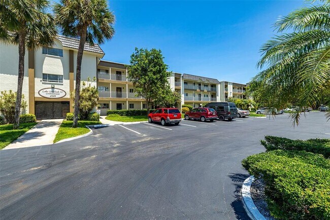 Building Photo - 4595 Chancellor St NE