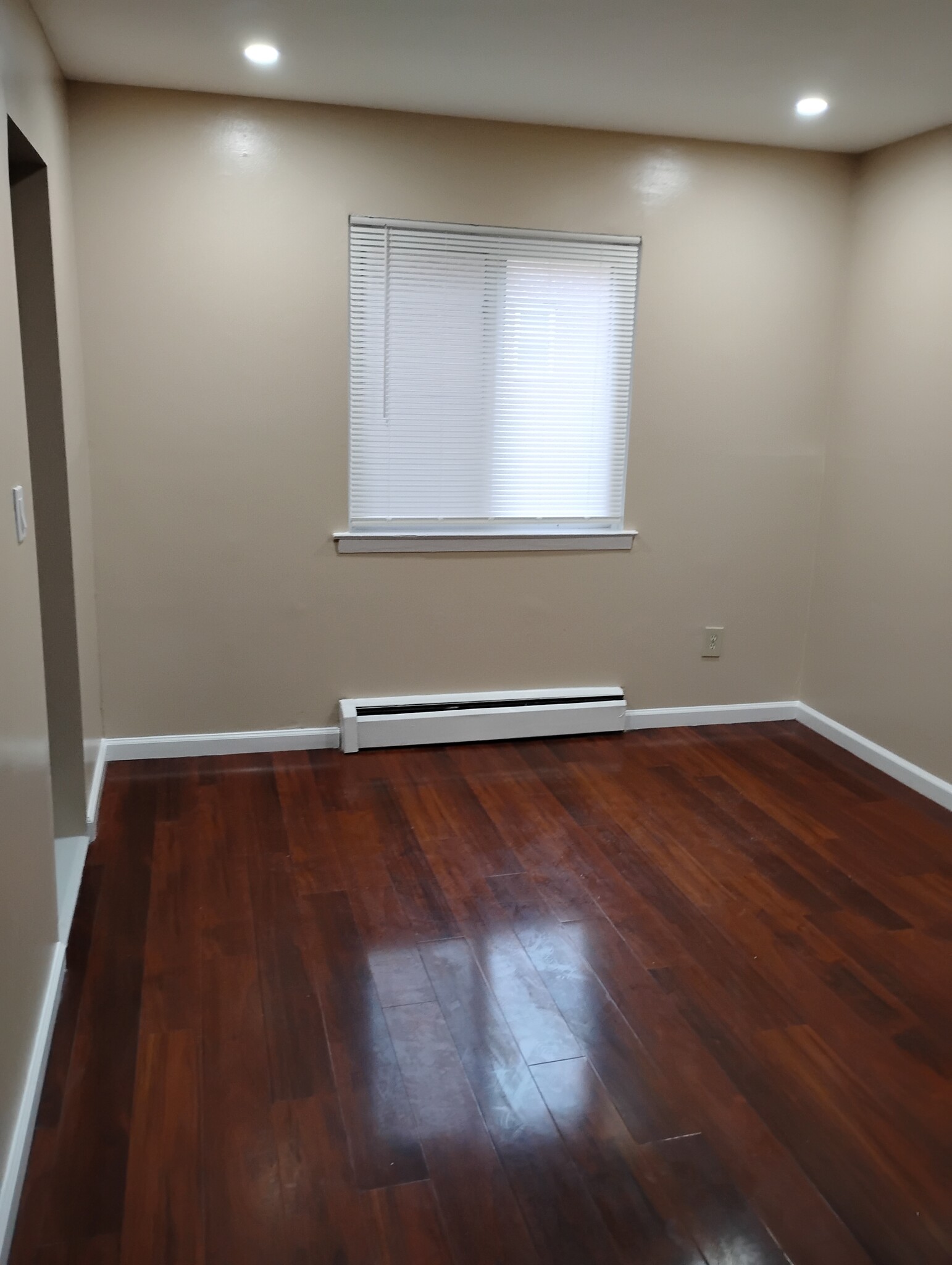 Dining area - 180 Littleton Rd