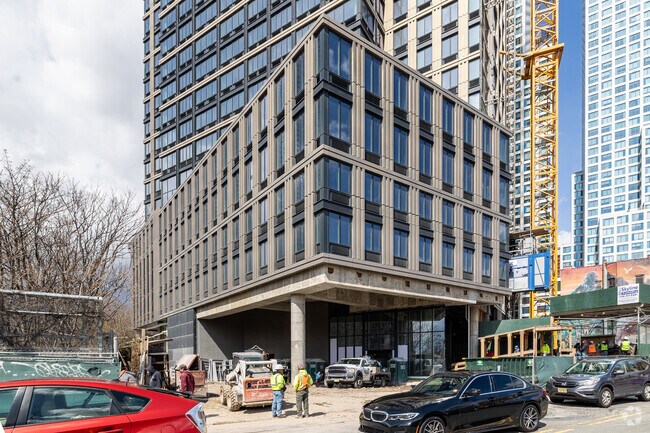 Building Photo - 505 Summit