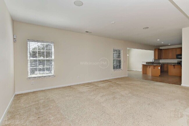 Building Photo - Beautiful 3,409 sqft 5-bedroom 3-bath Exec...
