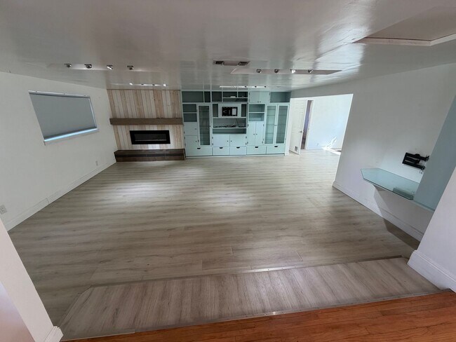 Building Photo - 7210 Zelinda Dr