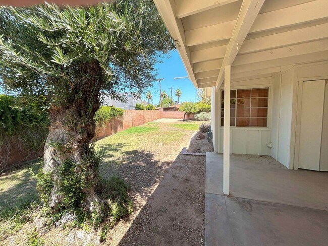 Building Photo - BEAUTIFUL RED BRICK HOME ON A LARGE CUL-DE...