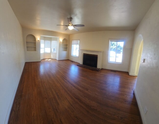 Building Photo - 7 Bedroom 3 bath home close to POLY!!!!