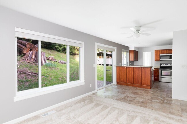 Building Photo - 50% Off First Month's Rent for March Move In! Beautiful 4 Bedroom 3 Bath Issaquah Home on Large P...